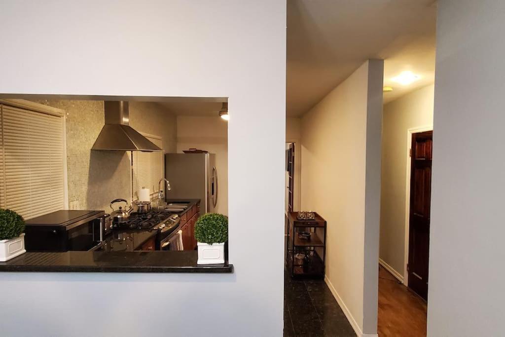 Quiet 3 Bedroom In Private Apartment *