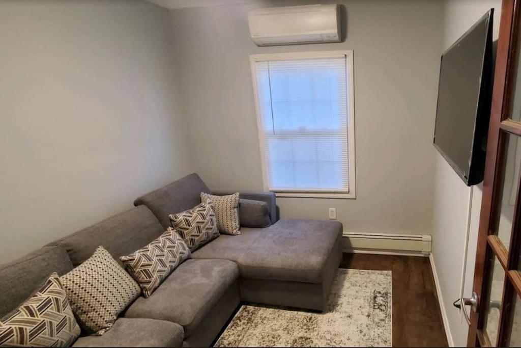 Quiet 3 Bedroom In Private * New York