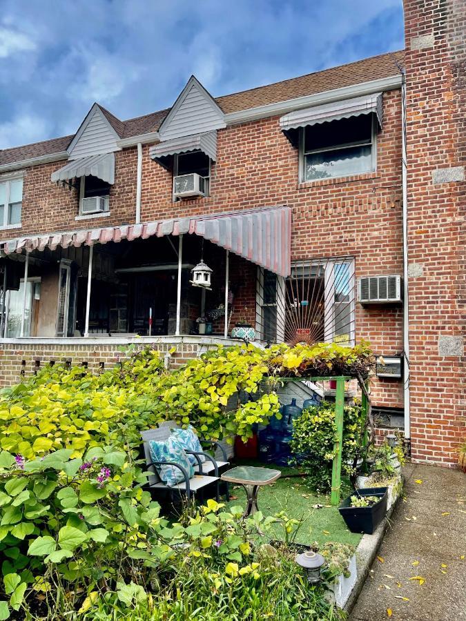 Lga Airport 3 Mins, 3 Bedroom Duplex House, Parking And Private Backyard, 9mins Subway! Hébergement de vacances *