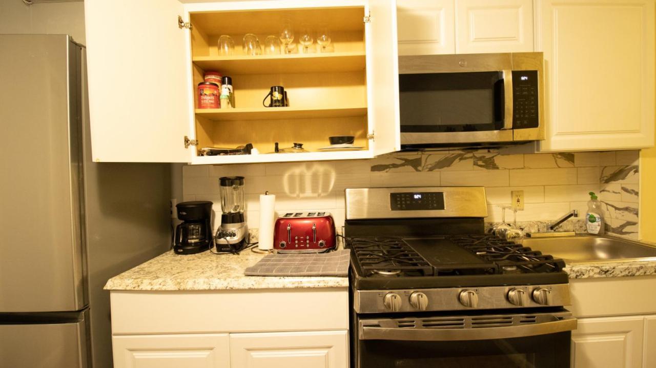 Cozy Shack 1 Bedroom Studio With Sofa And Full Kitchen In Elmhurst Ny *