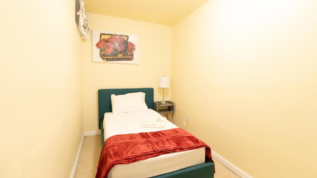 Cozy Shack 1 Bedroom Studio With Sofa And Full Kitchen In Elmhurst Ny * New York