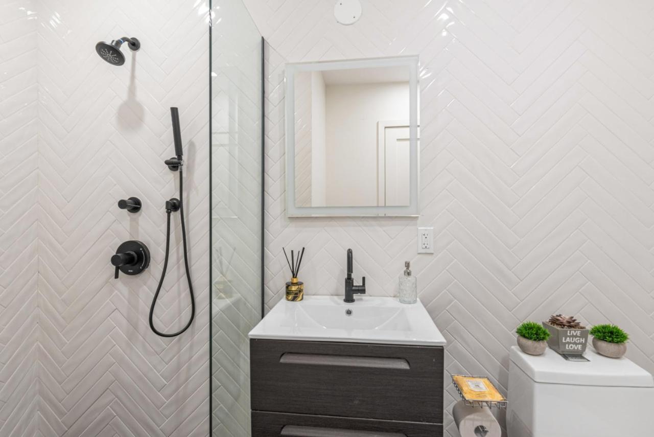 Holiday home Luxe Studio Apt With Charming Juliet Balcony New York