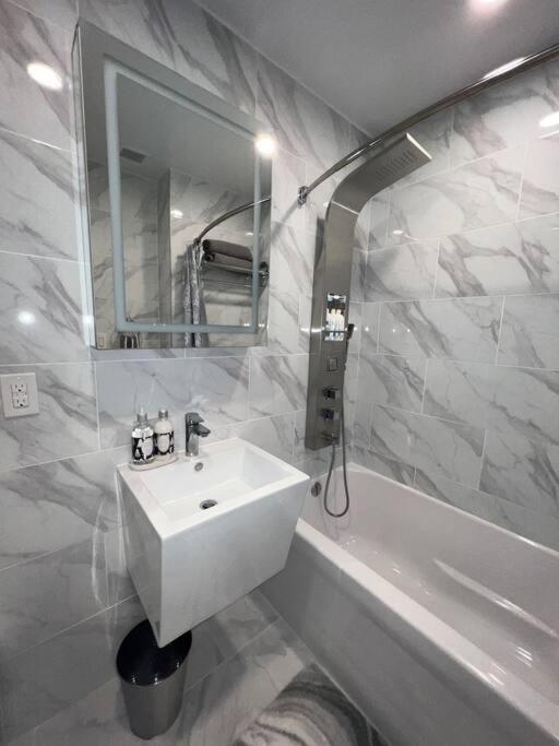 Apartment Cozy 1 Bedroom With Outdoor Patio Space