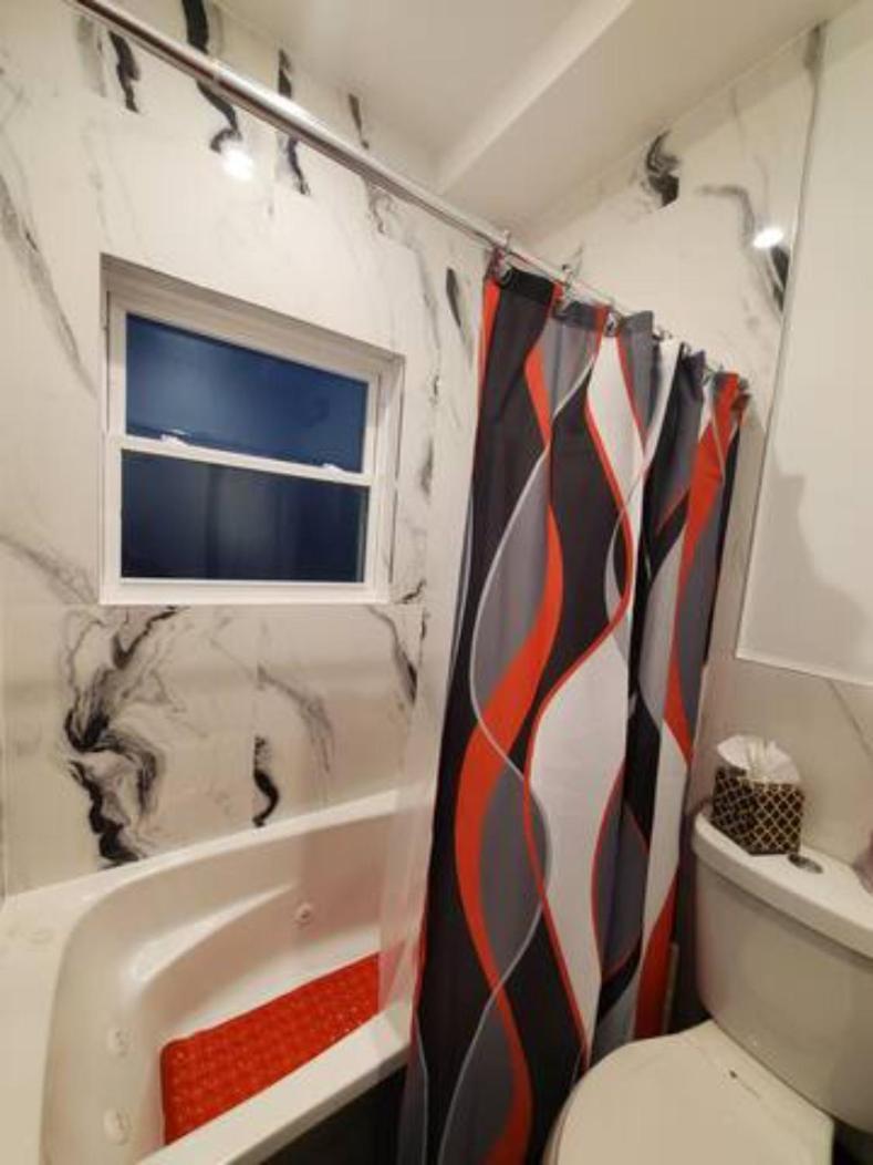 Located 10 Minutes From Jfk Airport New York