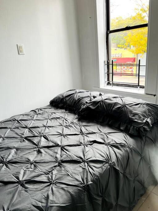 2 Bedroom Queens Near Airtrain, Jfk, Lga 646-667-6696 Hotel *