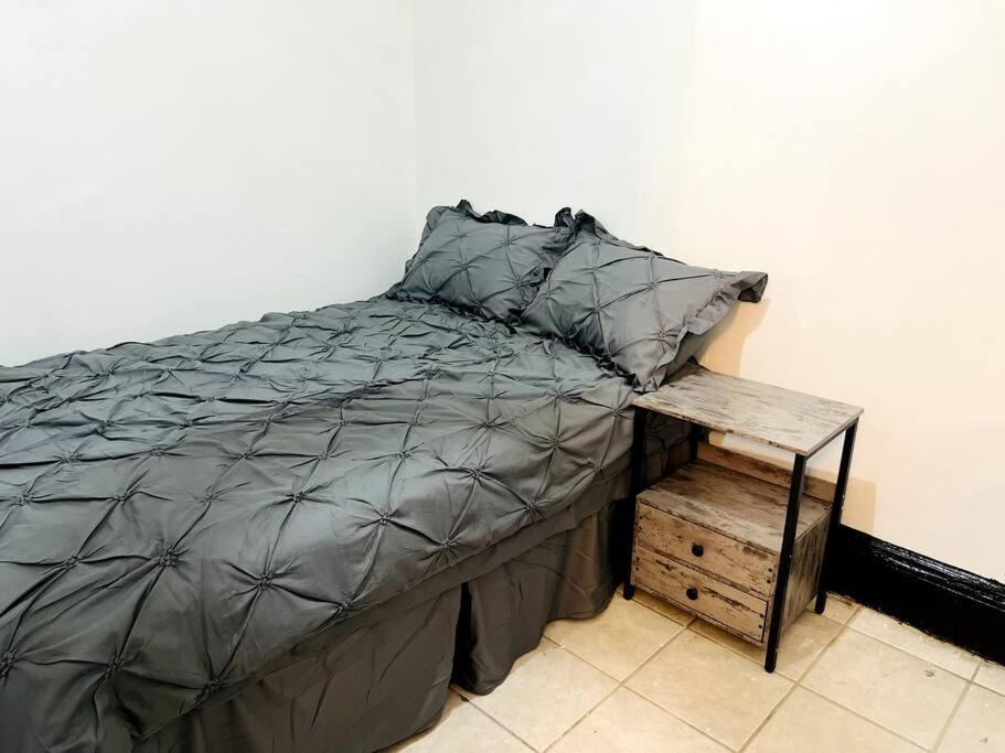 Hotel 2 Bedroom Queens Near Airtrain, Jfk, Lga 646-667-6696 *