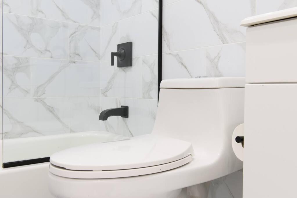 Appartement 240-14 New Prime Location W&d In Unit *