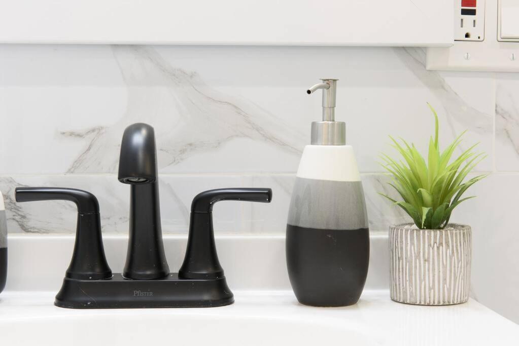 240-5 New Prime Location W&d In Unit Apartment *