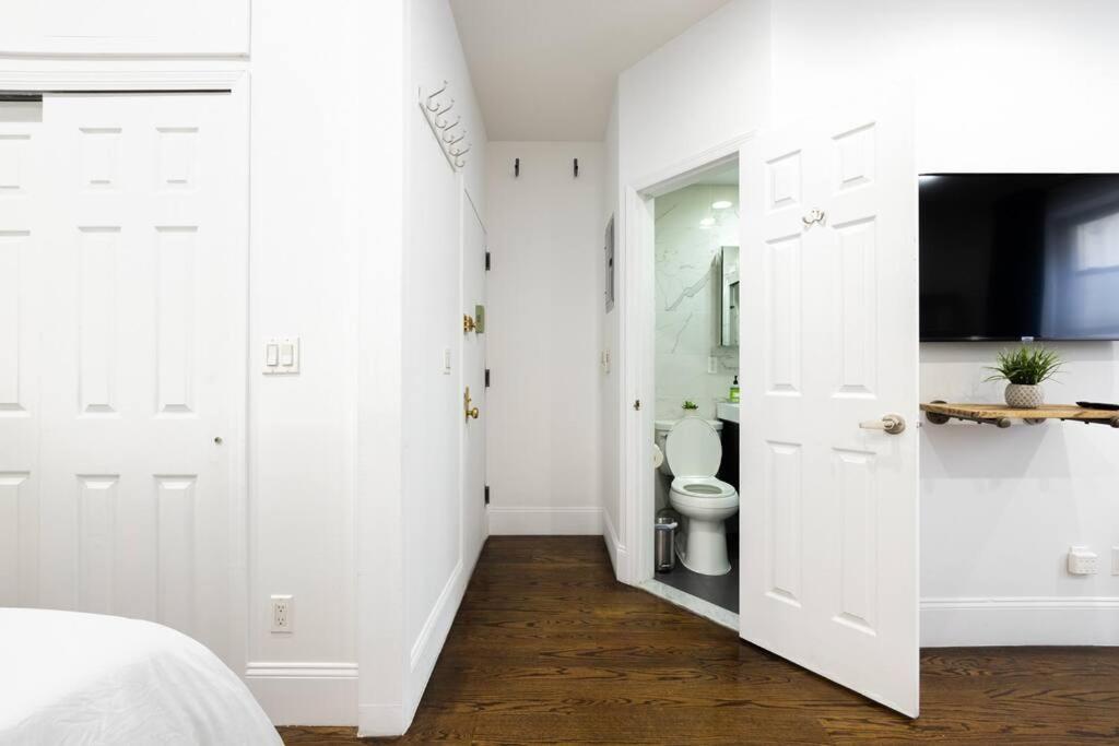 69-2d Stylish Lower East Side 1br Brand New