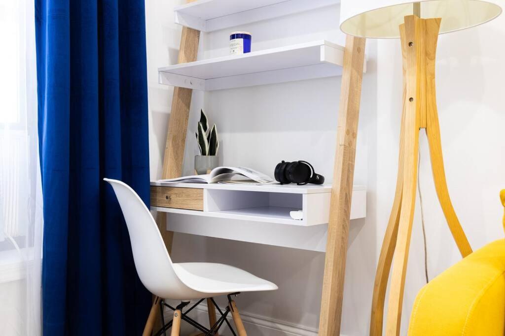 69-2d Stylish Lower East Side 1br Brand New *