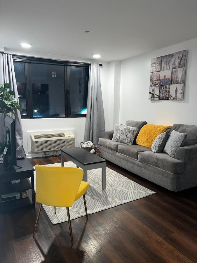 Cozy 1 Bedroom With Outdoor Patio Space * New York