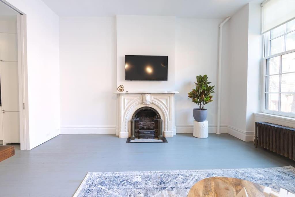Apartment E10-2 Designer East Village Townhouse 1br W D *