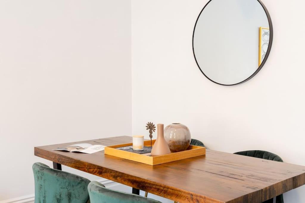 Apartment E10-2 Designer East Village Townhouse 1br W D