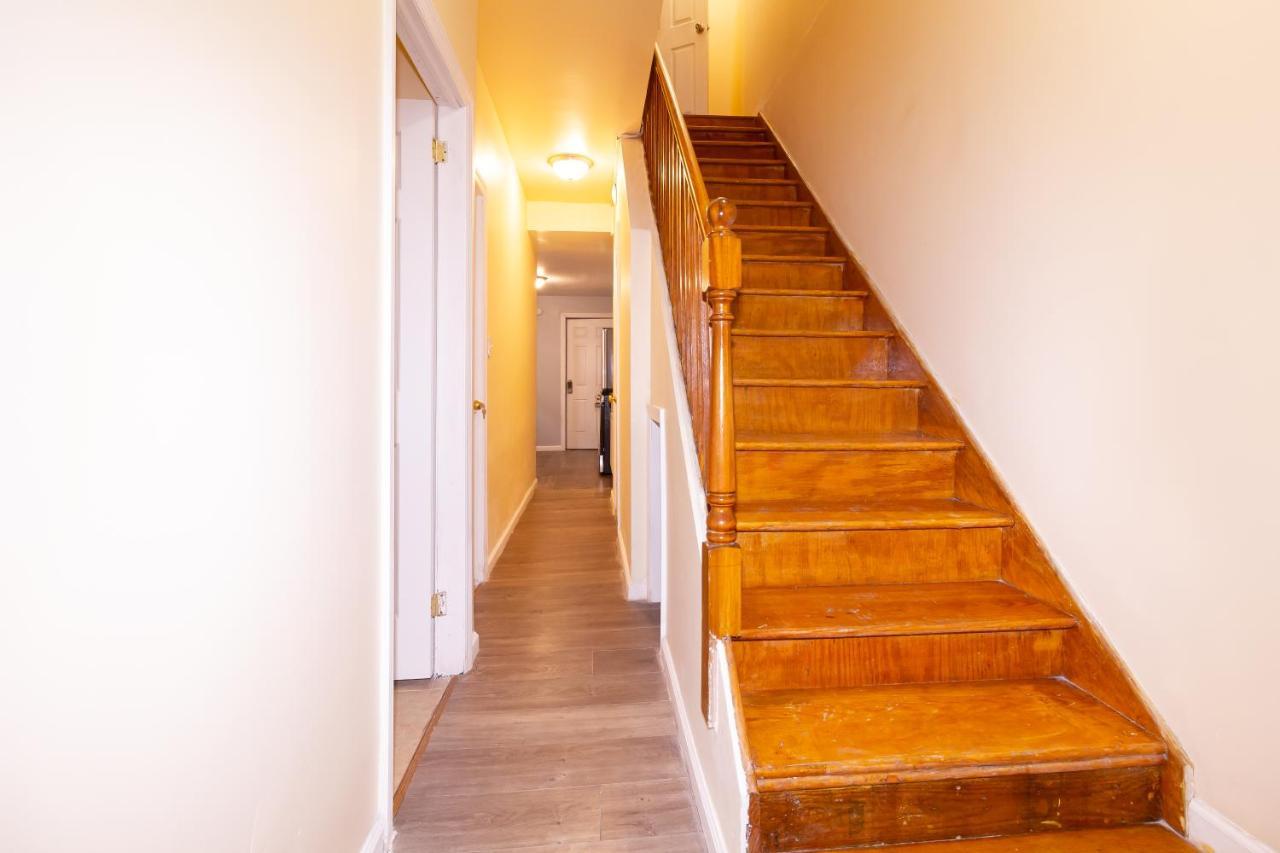 Cozy Shack 1 Bedroom Studio With Sofa And Full Kitchen In Elmhurst Ny *