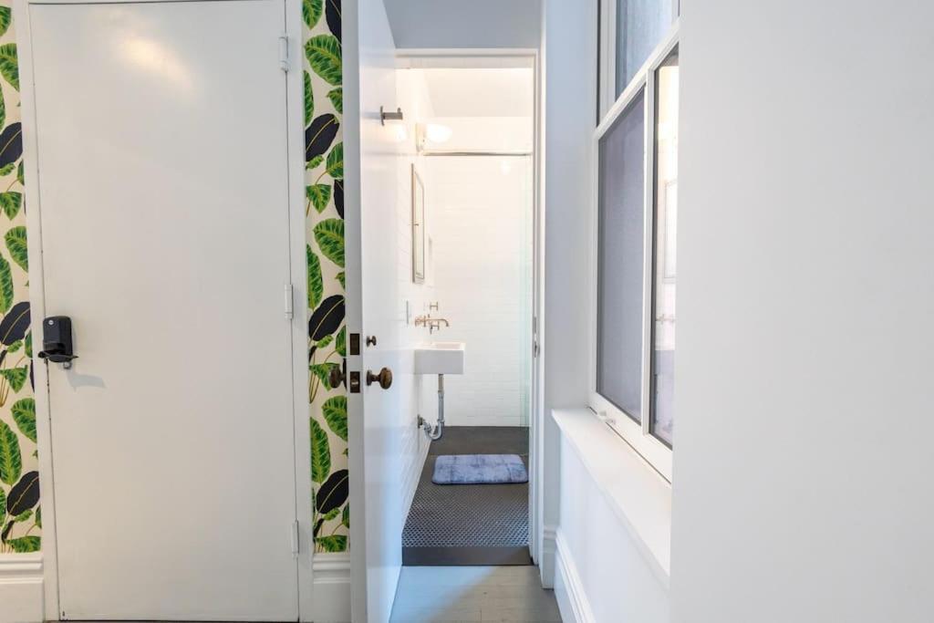 E10-2 Designer East Village Townhouse 1br W D