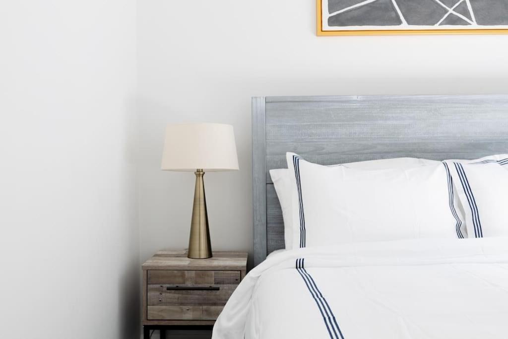 Apartment E10-2 Designer East Village Townhouse 1br W D