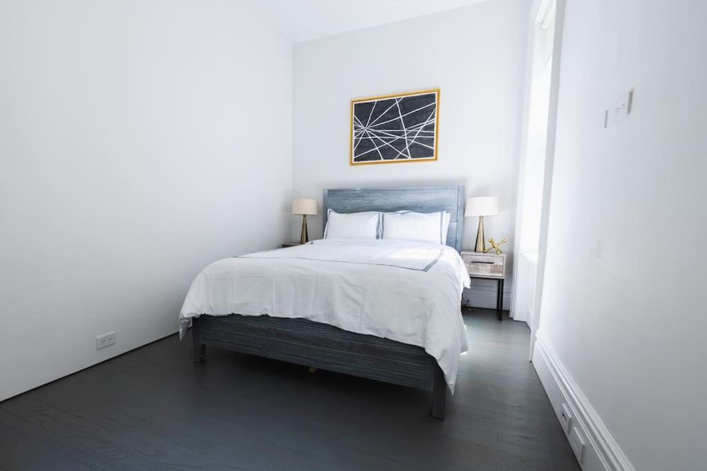 E10-2 Designer East Village Townhouse 1br W D Apartment
