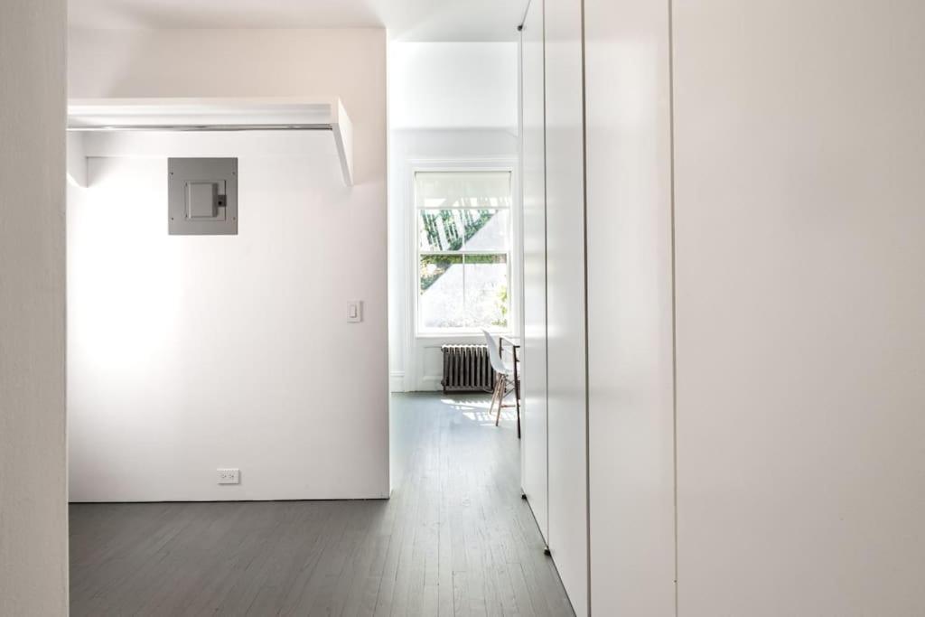 E10-2 Designer East Village Townhouse 1br W D Apartment *