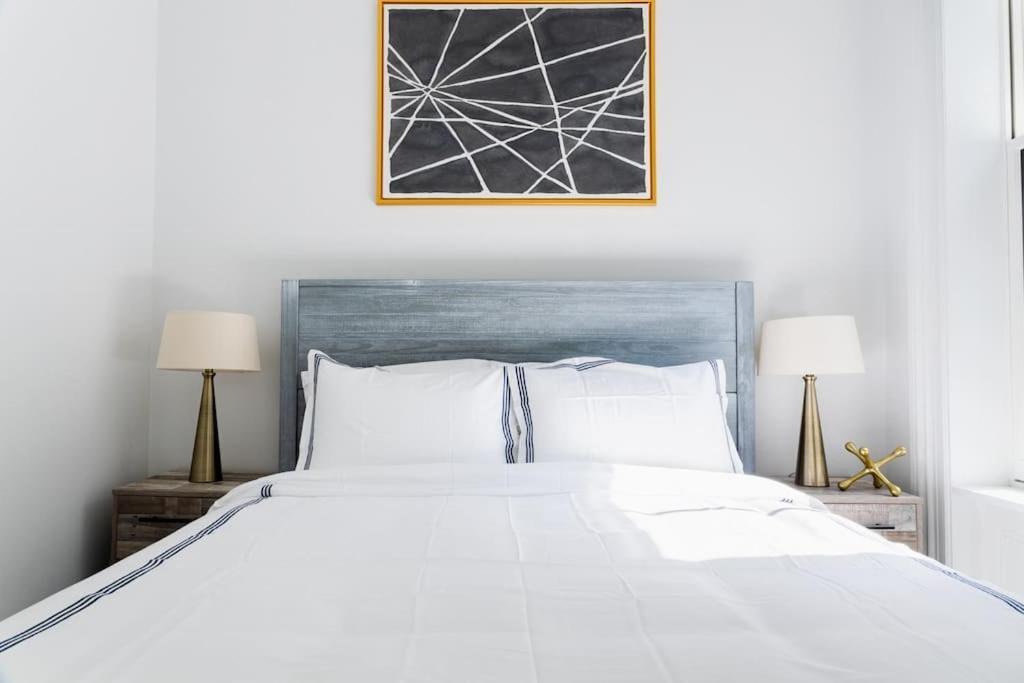 Apartment E10-2 Designer East Village Townhouse 1br W D