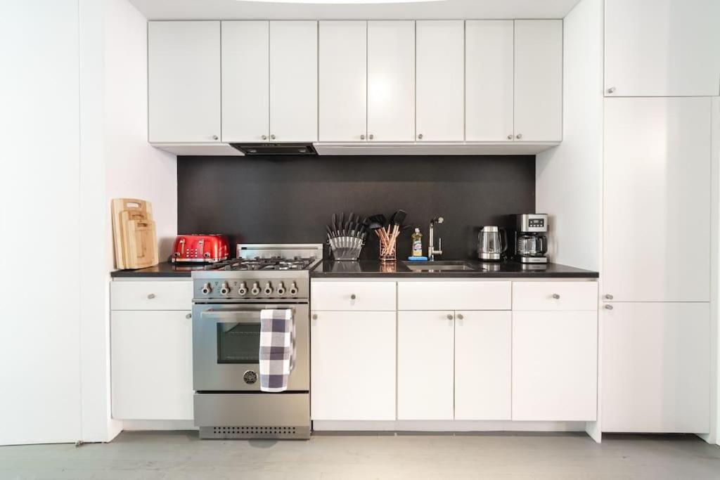 Apartment E10-2 Designer East Village Townhouse 1br W D New York