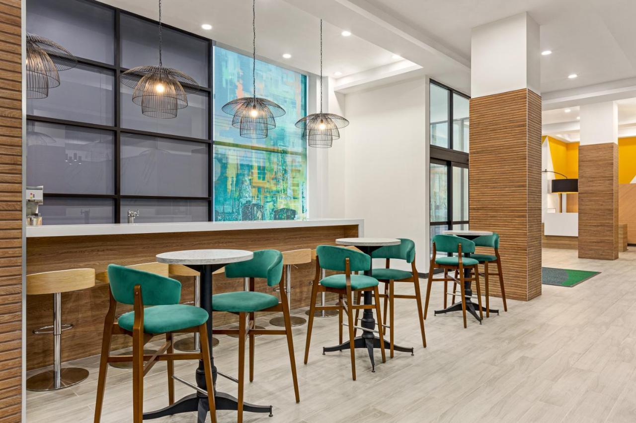 Lic - Laguardia West, An Ihg New York