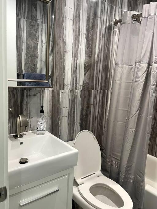 Cozy In Bronx With Good Bedrooms *