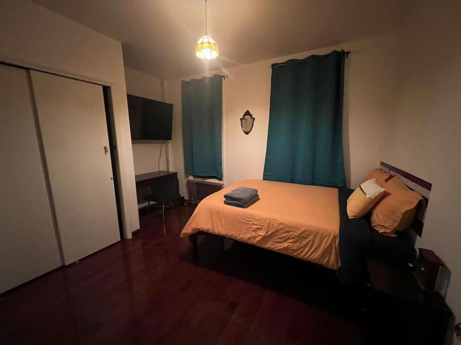 Antique Victorian 2 Bedroom Best Location