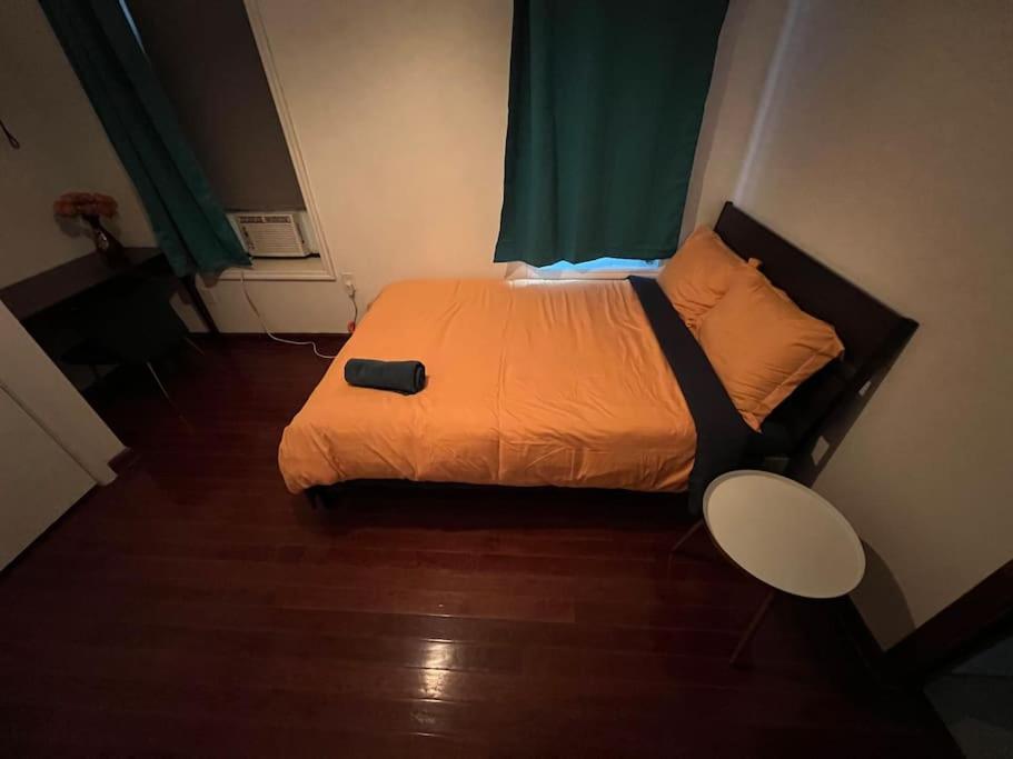 Antique Victorian 2 Bedroom Best Location Apartment *