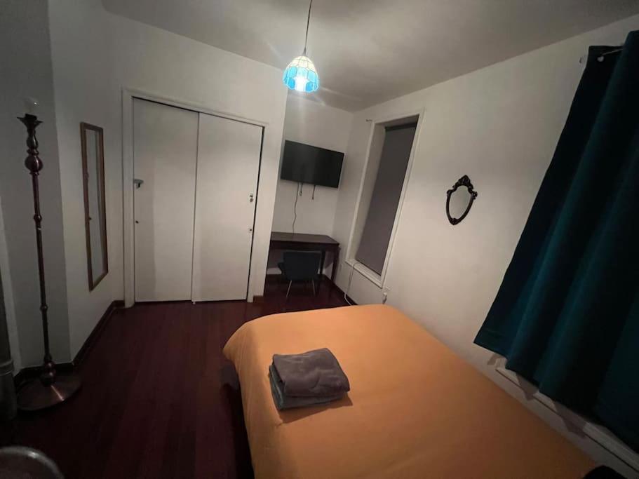 Antique Victorian 2 Bedroom Best Location