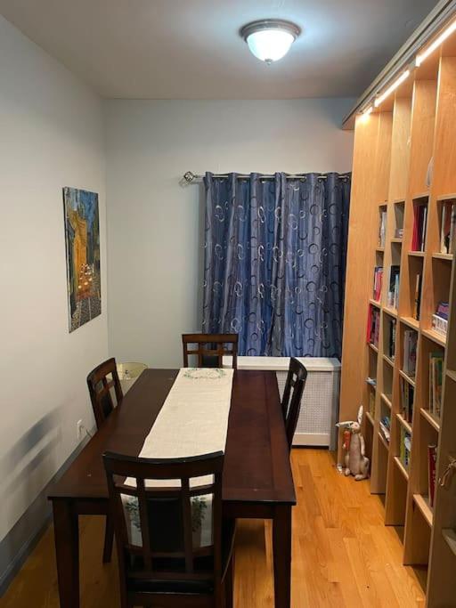 Wonderful 2 Bedroom In The Heart Of Astoria Apartment