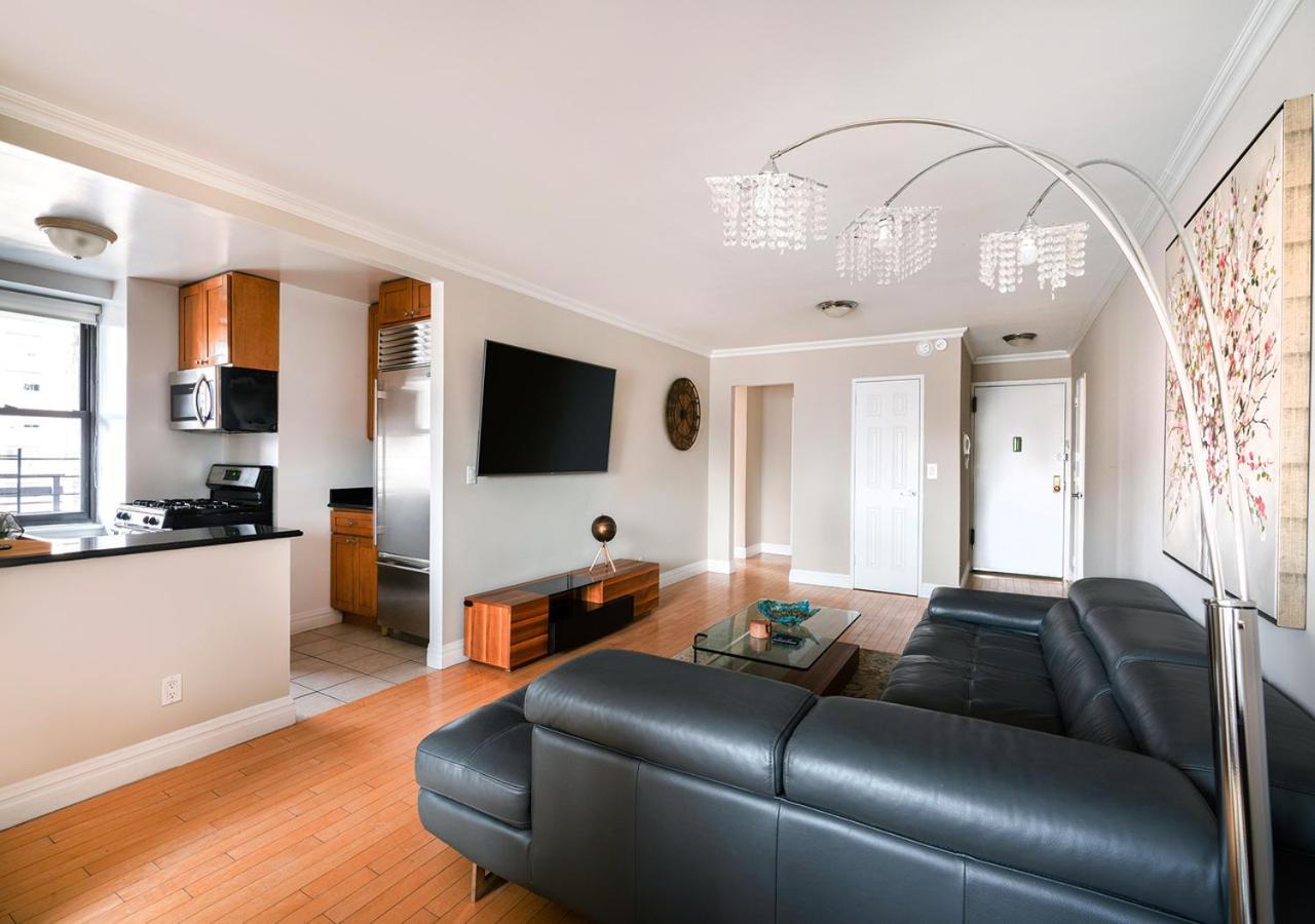 Apartment Luxurious 3 Beds 2 Baths By Park *
