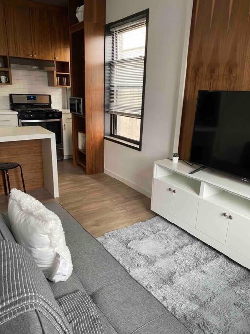 Apt Nolonger Av * New York