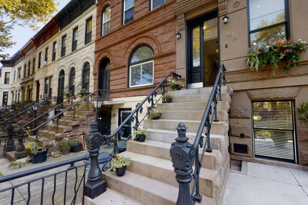 Frühstückspension The Caz, A Modern Brooklyn Townhome With Waterfall *