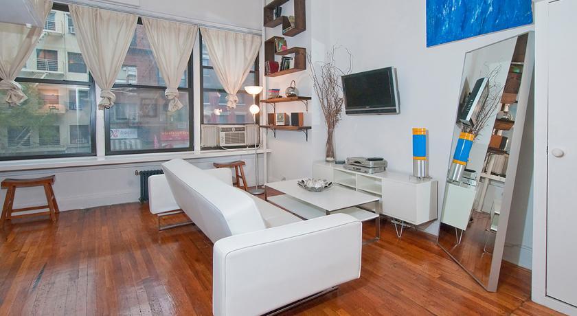 Mid Town East 28th Street Next To Times Square * New York