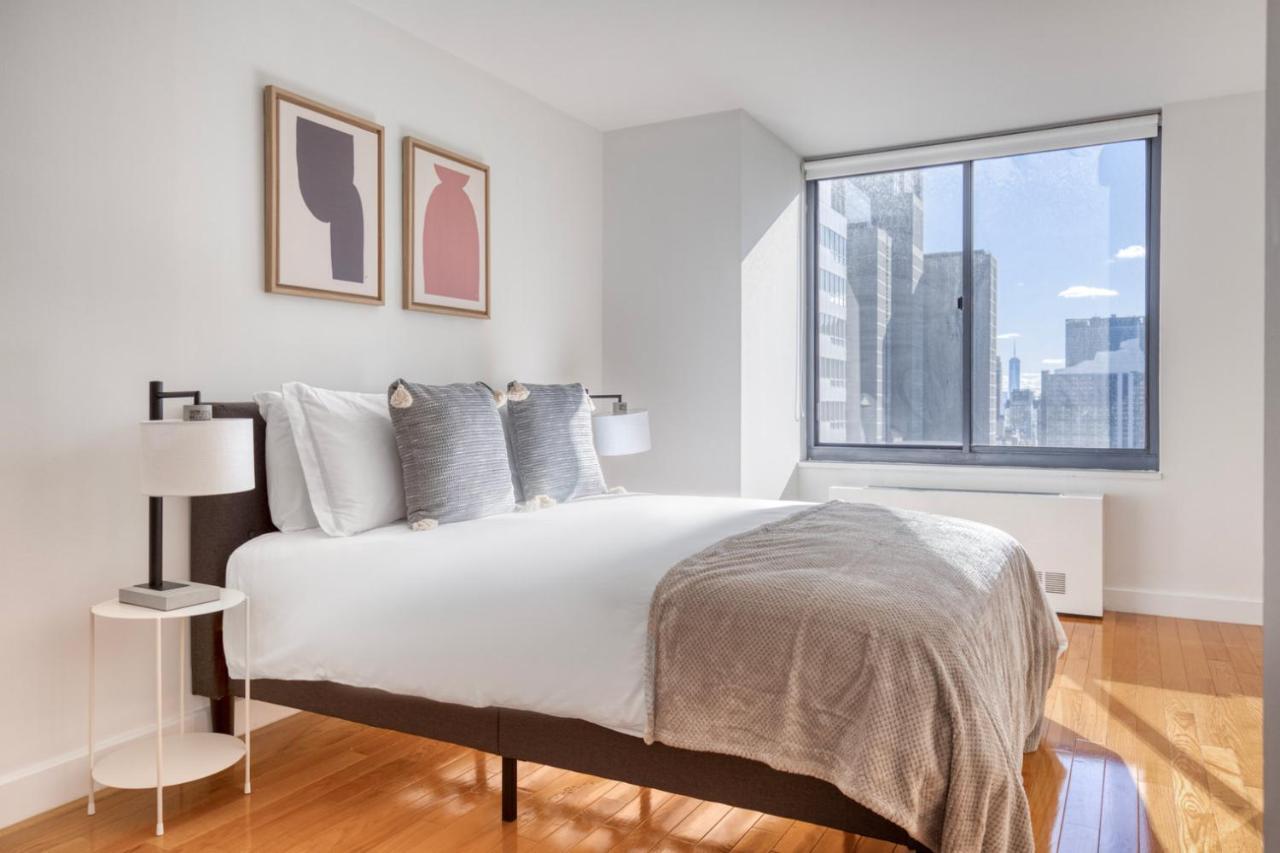 Apartment 2br Nr Times Sq W Indoor Pool Gym Nyc-49 *