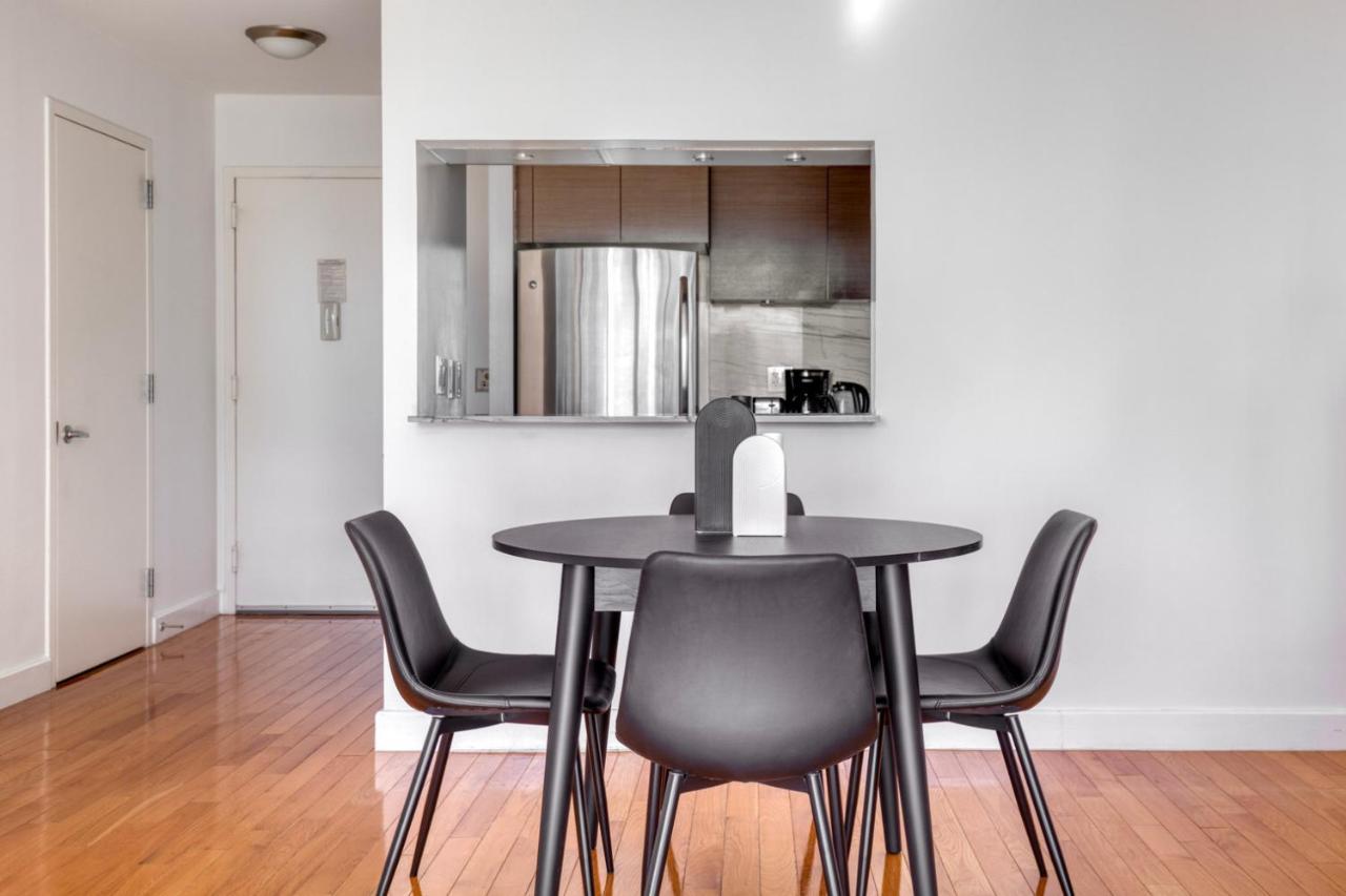 2br Nr Times Sq W Indoor Pool Gym Nyc-49