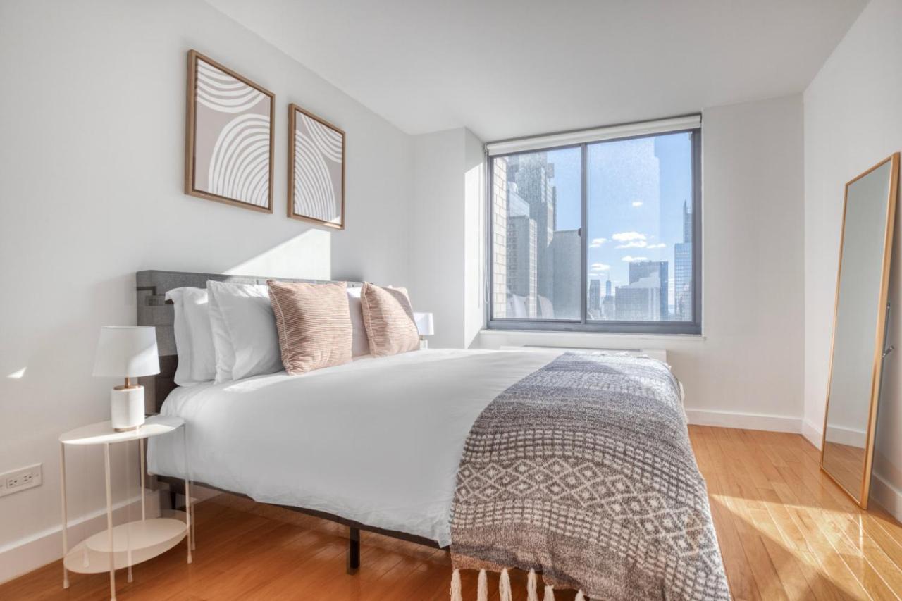 2br Nr Times Sq W Indoor Pool Gym Nyc-49 *
