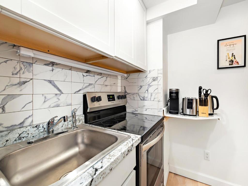 Luxurious 4 Bedroom Townhouse *