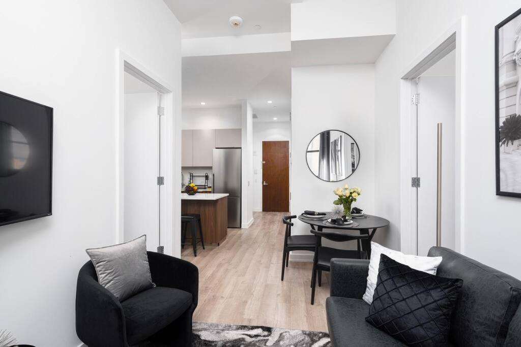 Apartment Modern 2br/2ba + Office With Washer/dryer *
