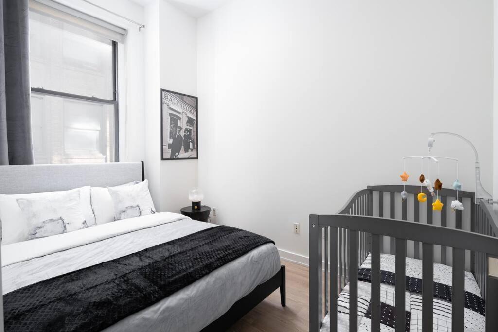 Modern 2br/2ba + Office With Washer/dryer Apartment *