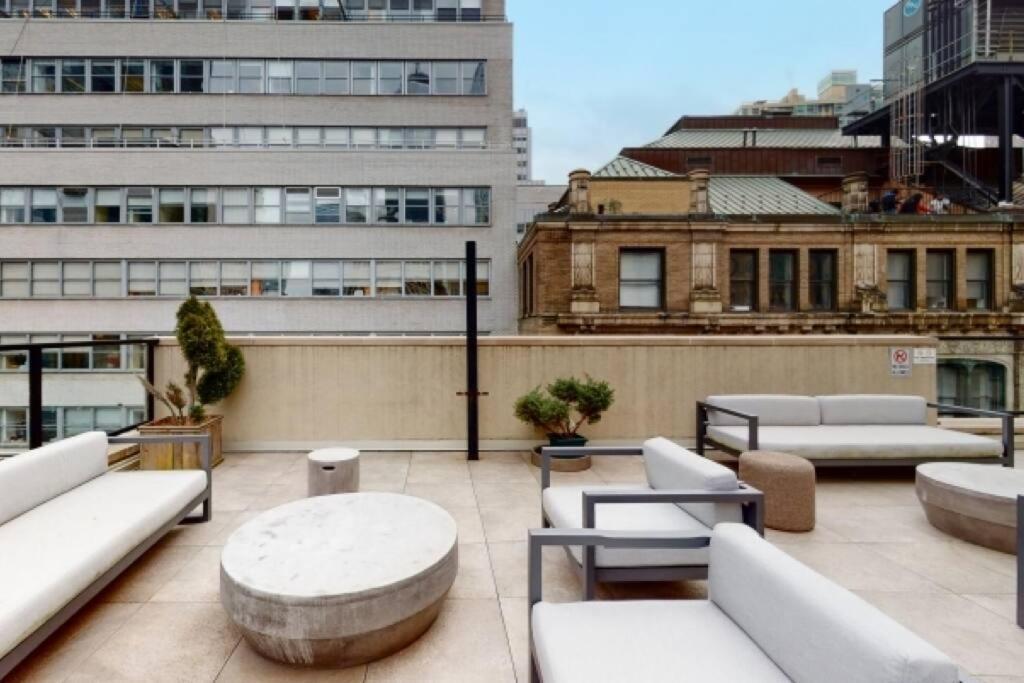 Modern 2br/2ba + Office With Washer/dryer *
