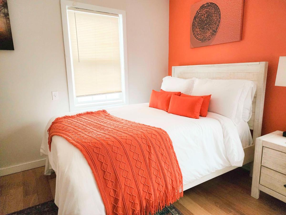 A New Splash Of Color In The Heart Of Queens Hébergement de vacances New York