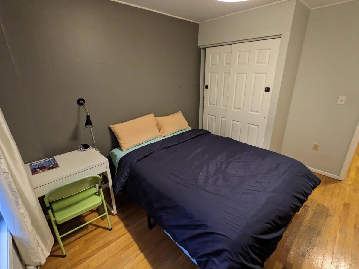 Large Triple Room In Williamsburg New York