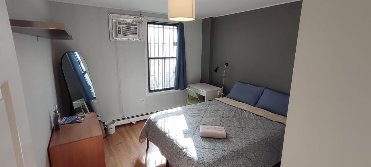 Large Triple Room In Williamsburg * New York