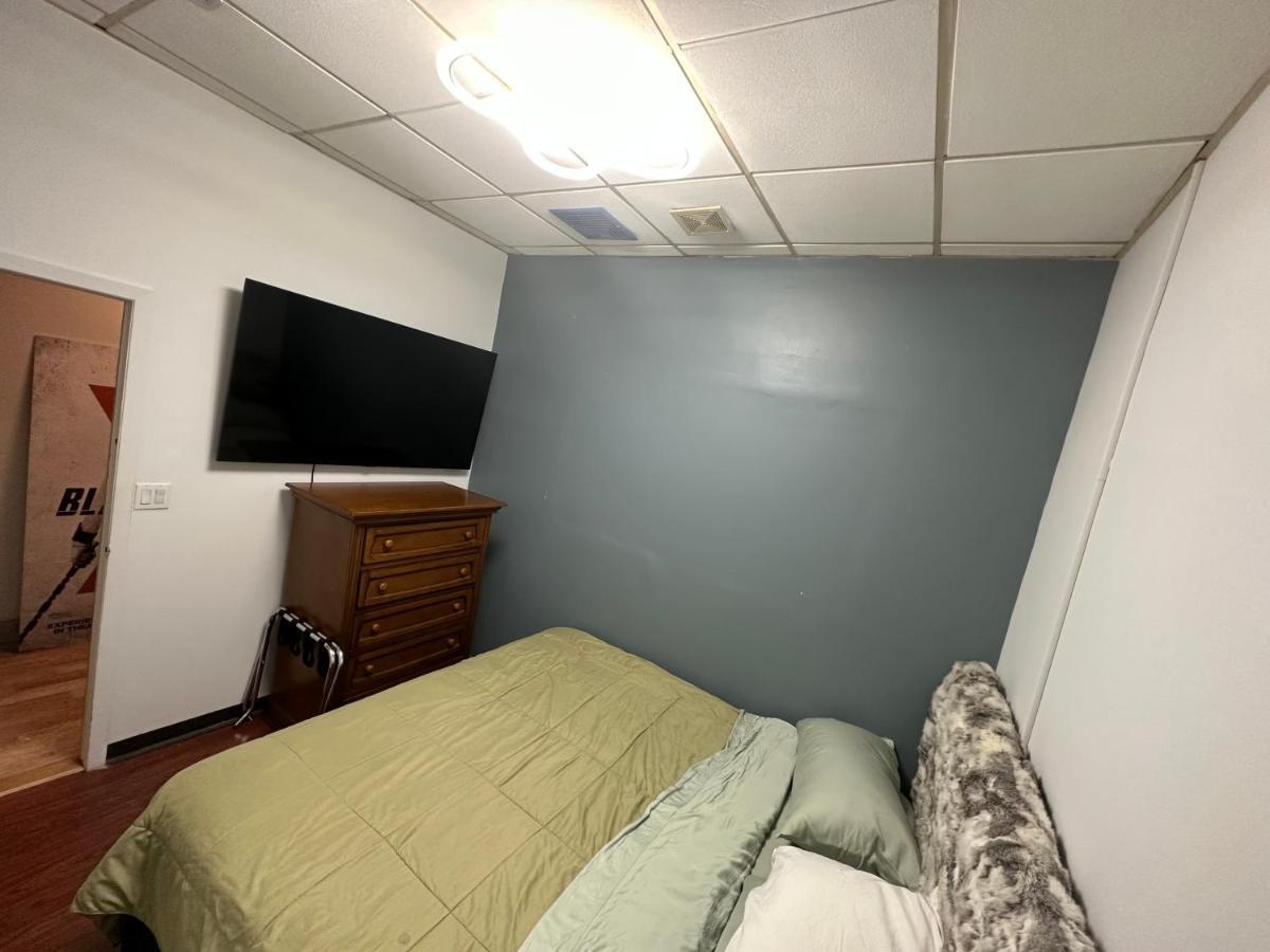 Super Spacious 7 Bedroom. Great For Group Getaway! Apartment *