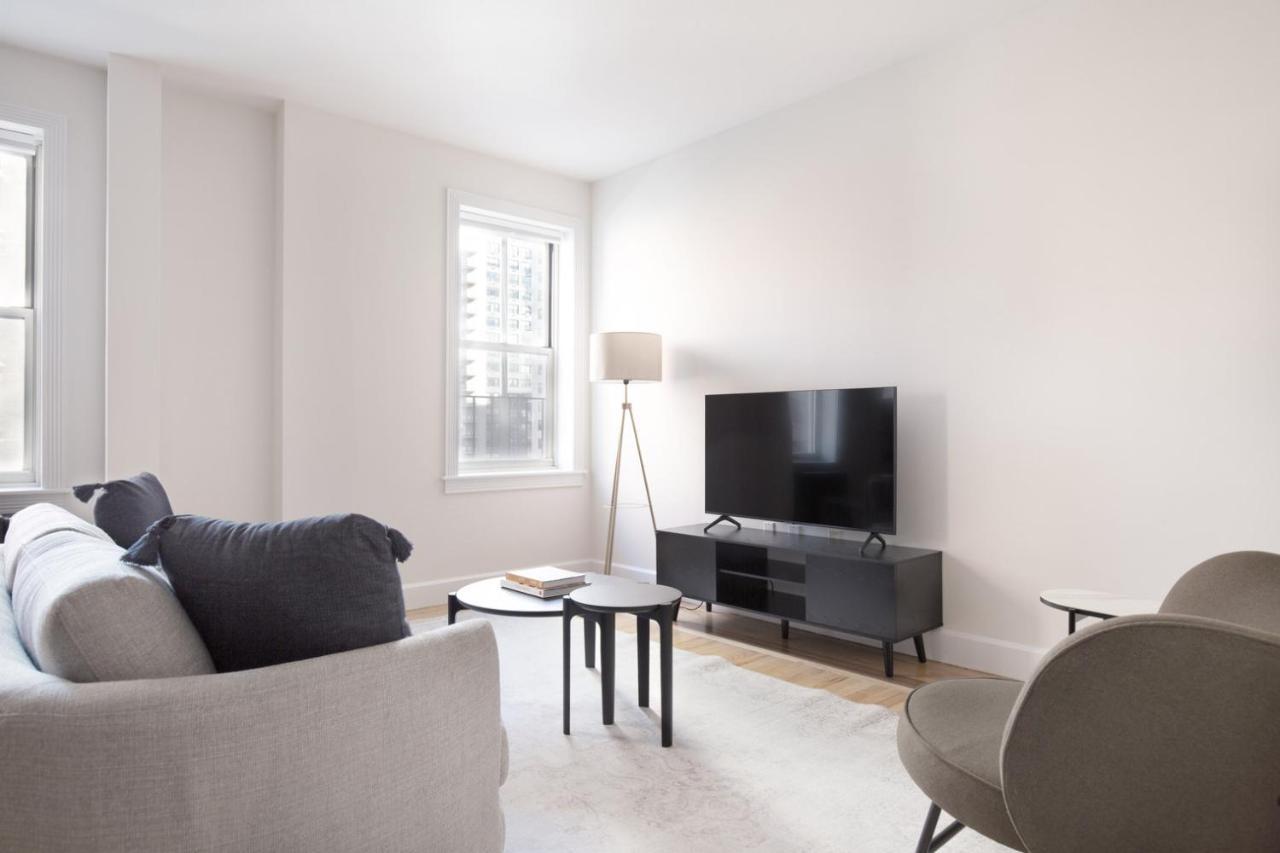 Apartment Ues 2br W Doorman Nr Met Park Nyc-716