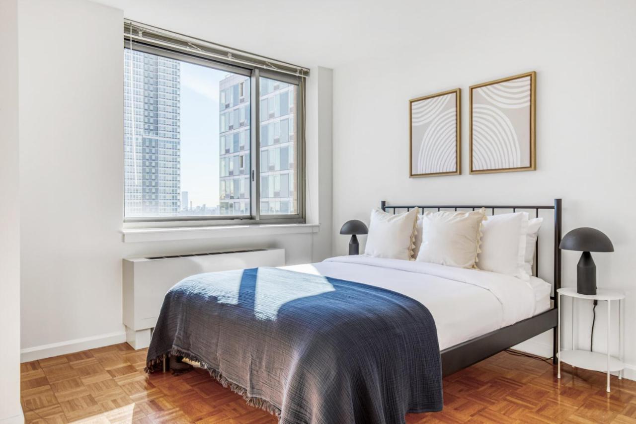 Lic 2br W Wd Elevator Doorman Nr E River Nyc-766 Apartment *