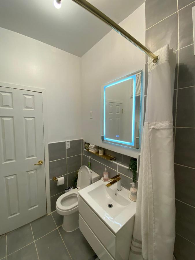 Luxury Apt - 3 Stops To 