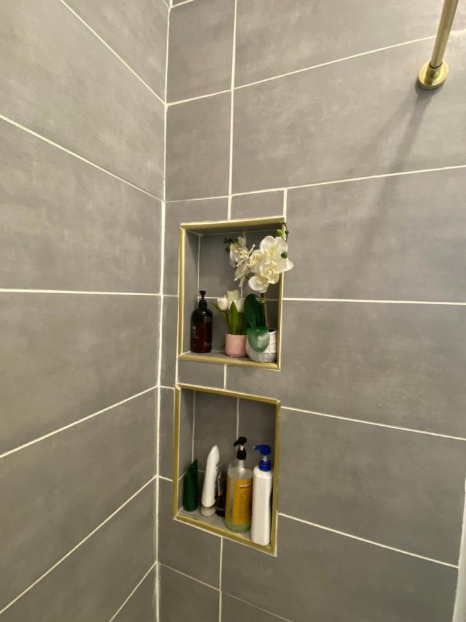 Luxury Apt - 3 Stops To 