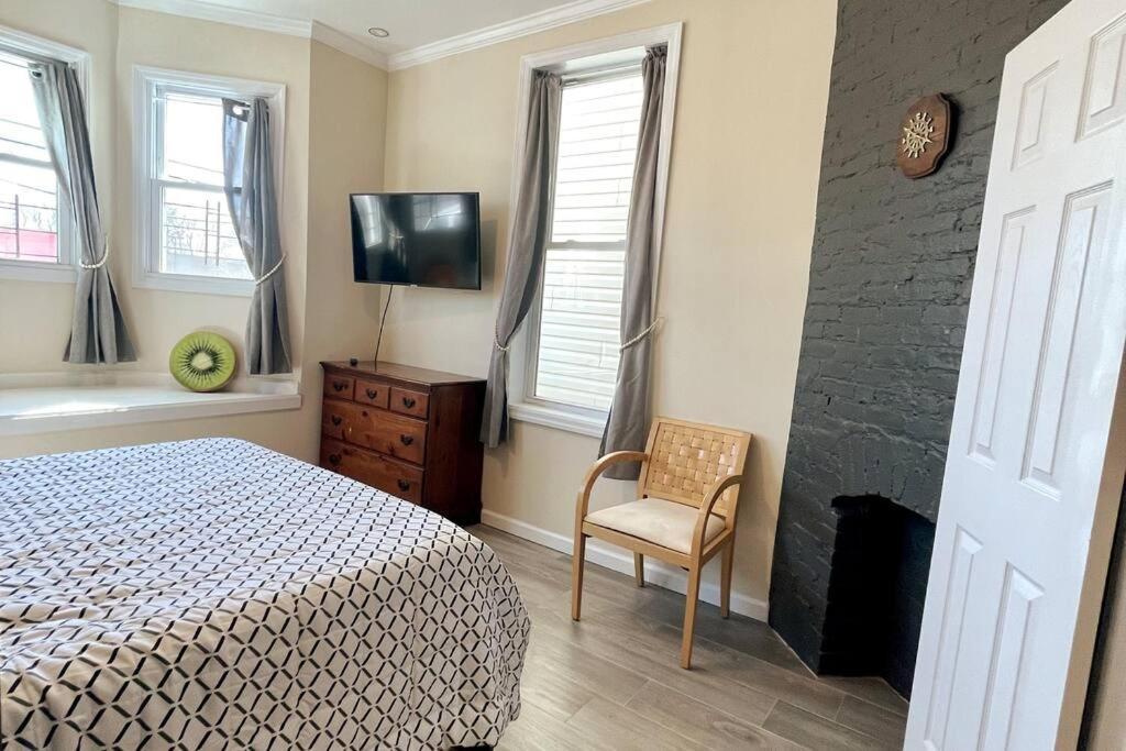 Homestay Private Bedroom Near The Free Ferry Boat! New York